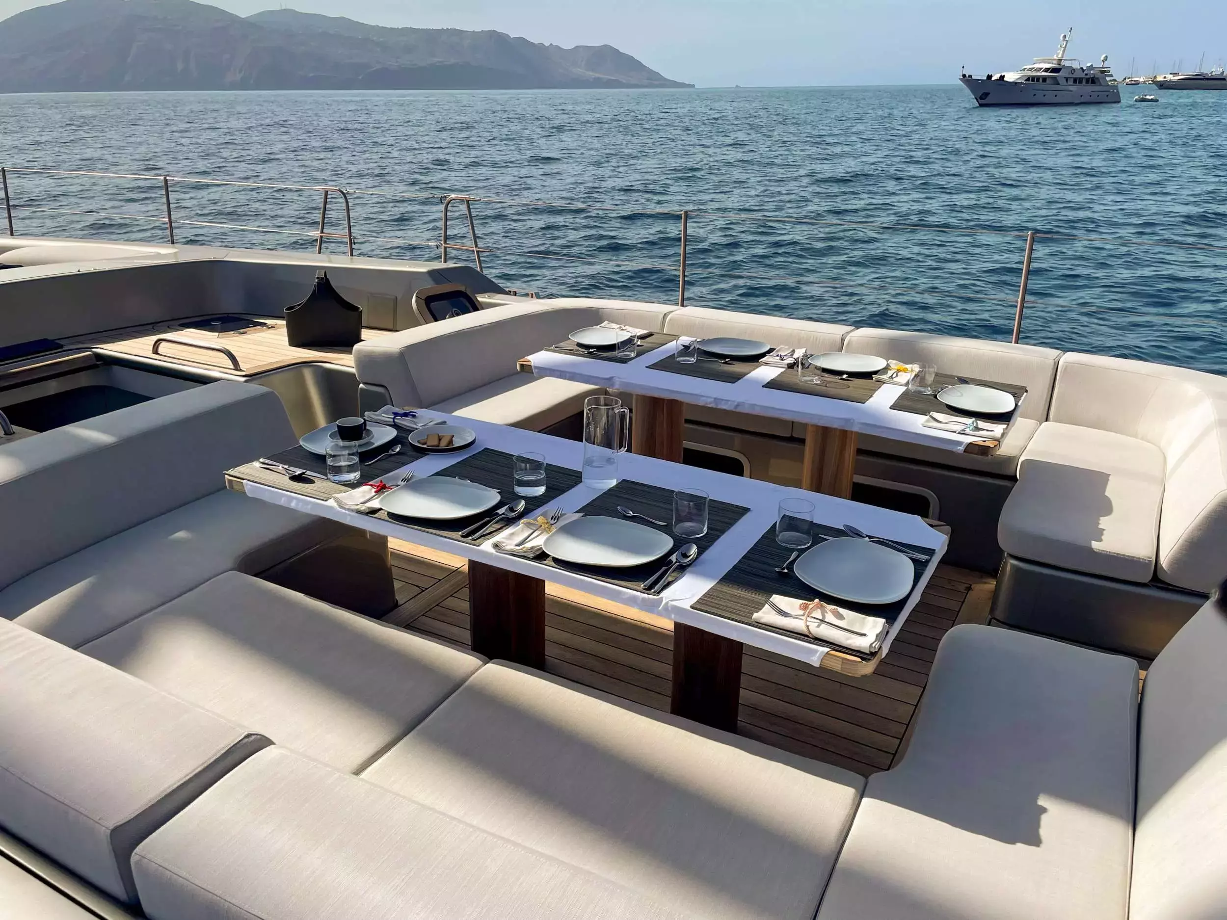 Luxury Travel Agency – Chaya Voyages bespoke private yacht dining experience